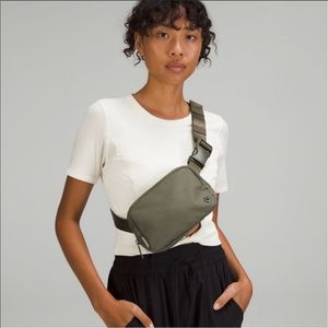 Lululemon Everywhere Belt Bag (NWT)